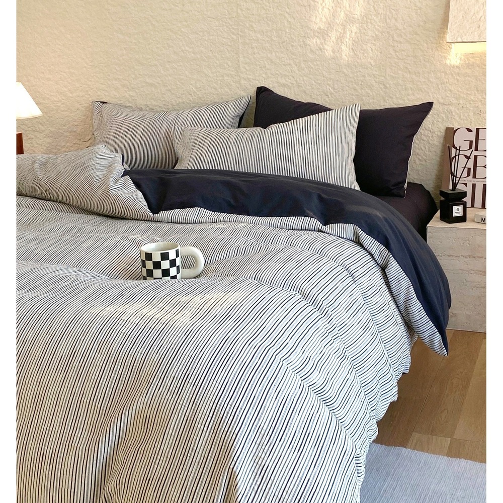 Of‎ Joy Black White Striped Cotton Yarn dyed Jacquard Reversible Comforter Set
